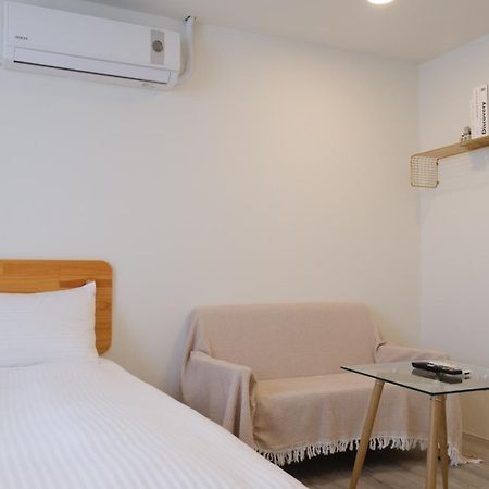 See U Apartment Tainan Bagian luar foto