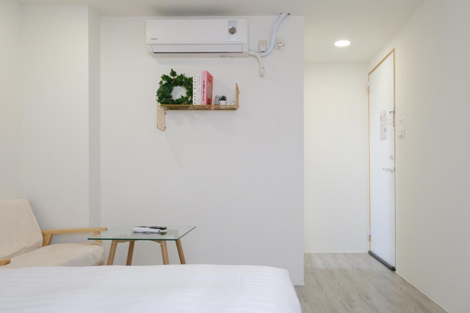 See U Apartment Tainan Bagian luar foto