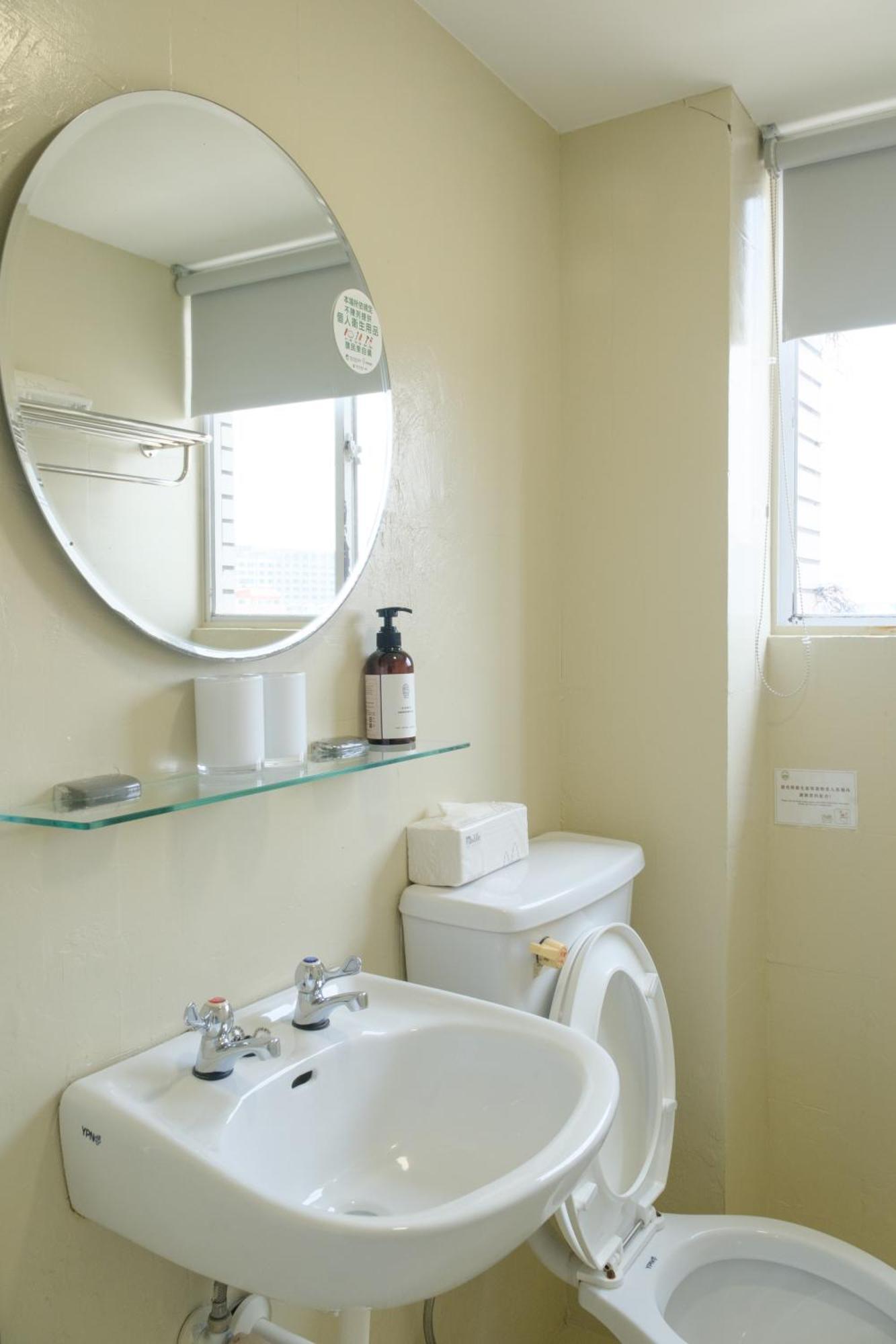 See U Apartment Tainan Bagian luar foto