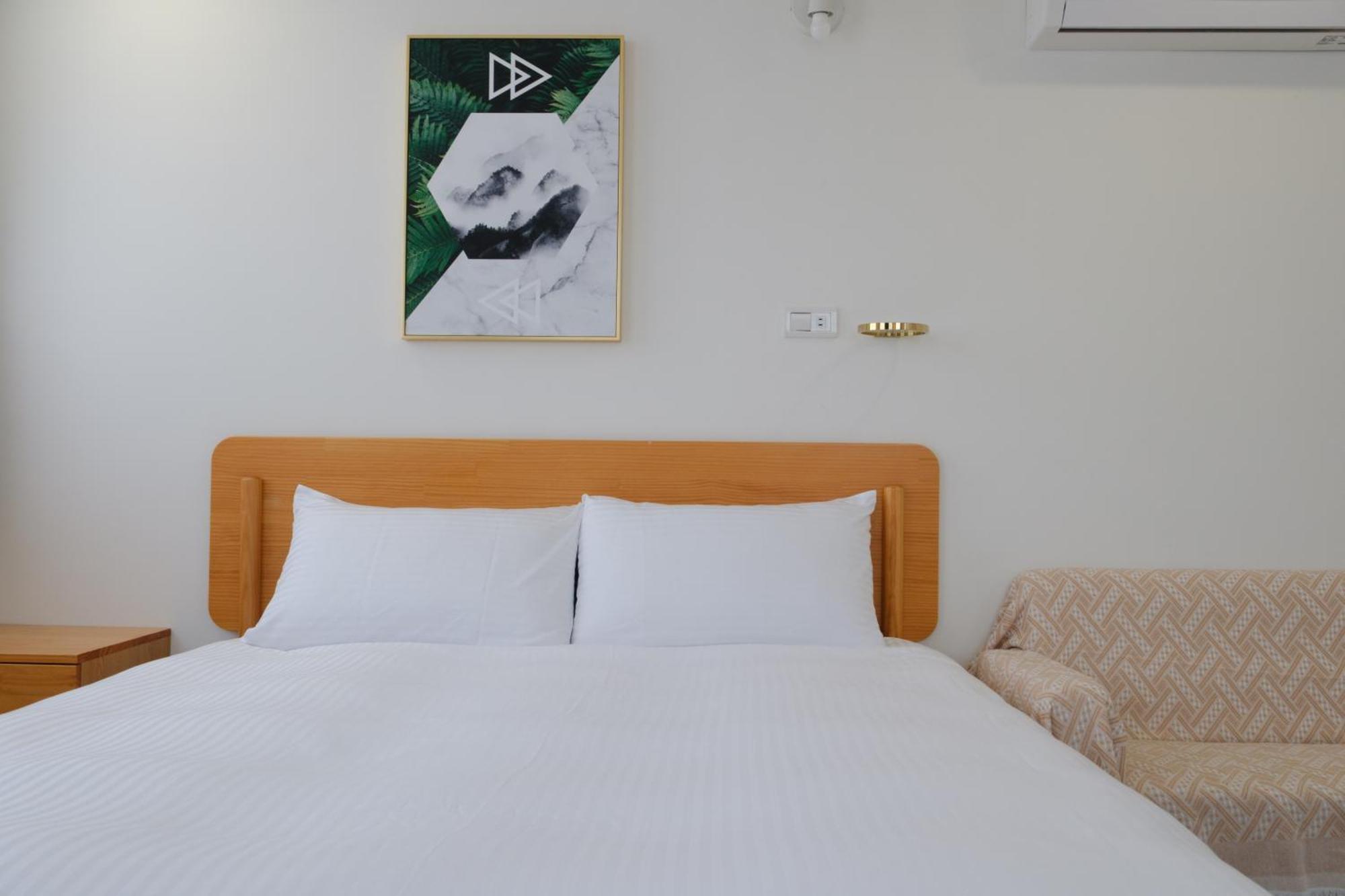 See U Apartment Tainan Bagian luar foto
