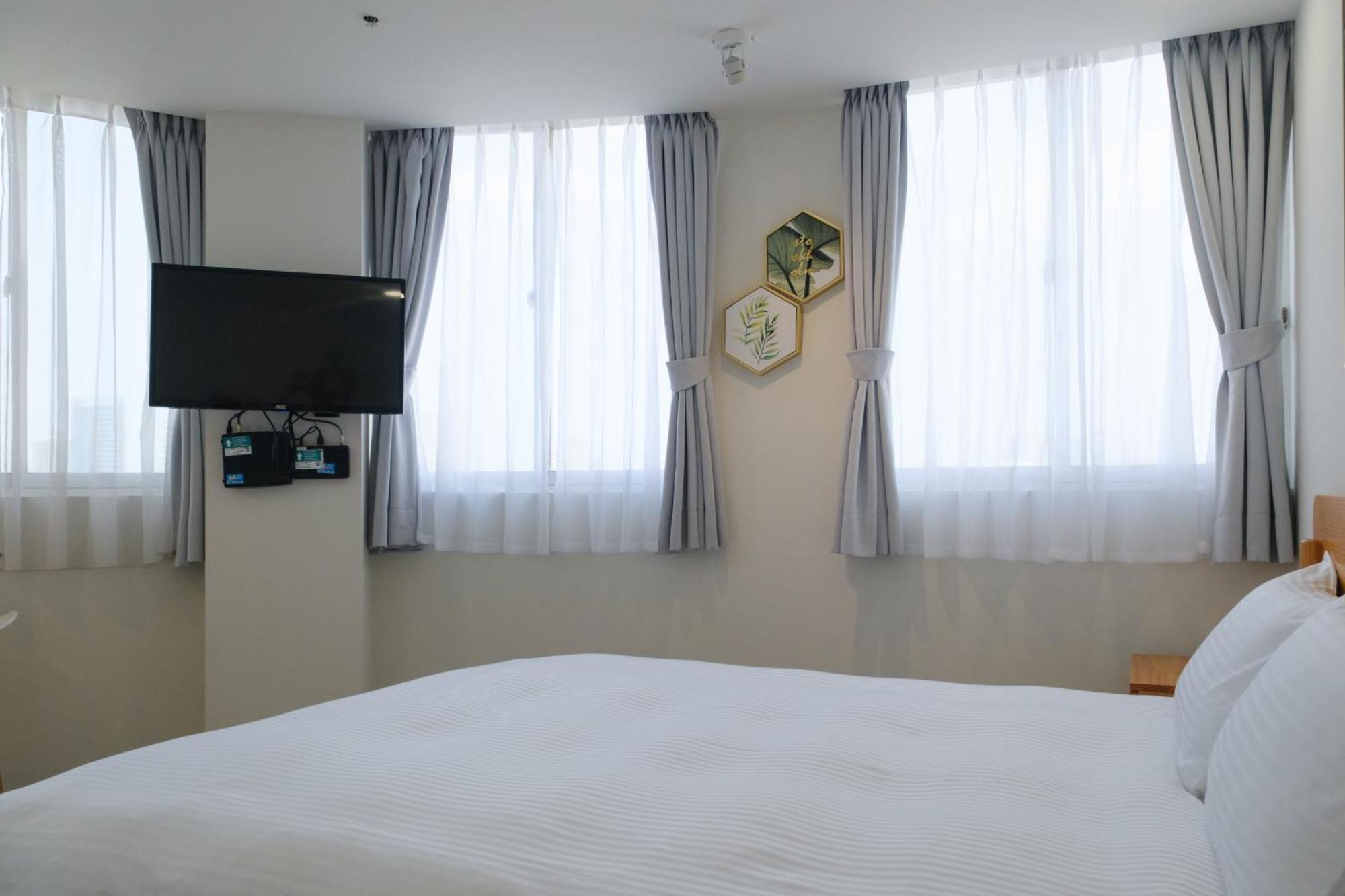 See U Apartment Tainan Bagian luar foto