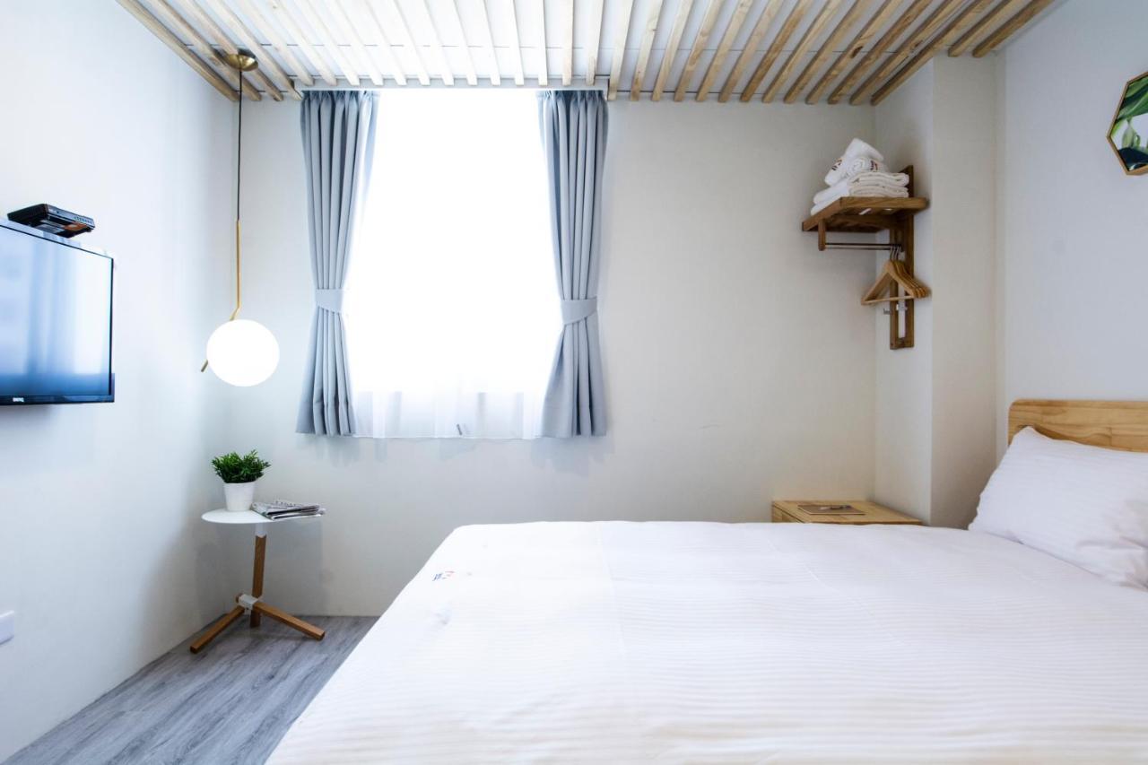 See U Apartment Tainan Bagian luar foto